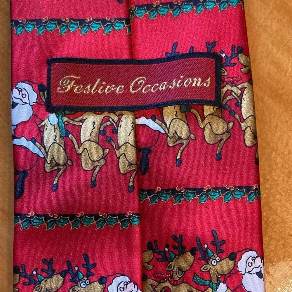 Festive‎ Mens Novelty Christmas Tie Red Santa Reindeer Dancing Whimsical Silk